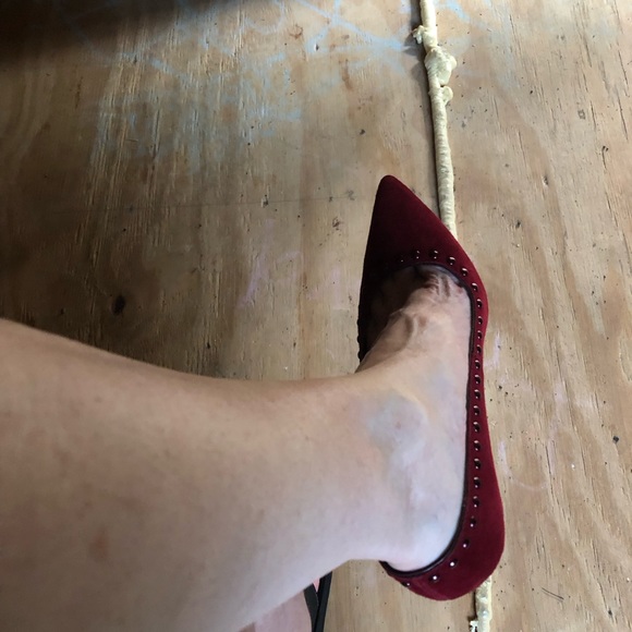 Coach Smith Rivets Suede Pointed Toe Pumps Black Cherry NIB - Picture 1 of 12